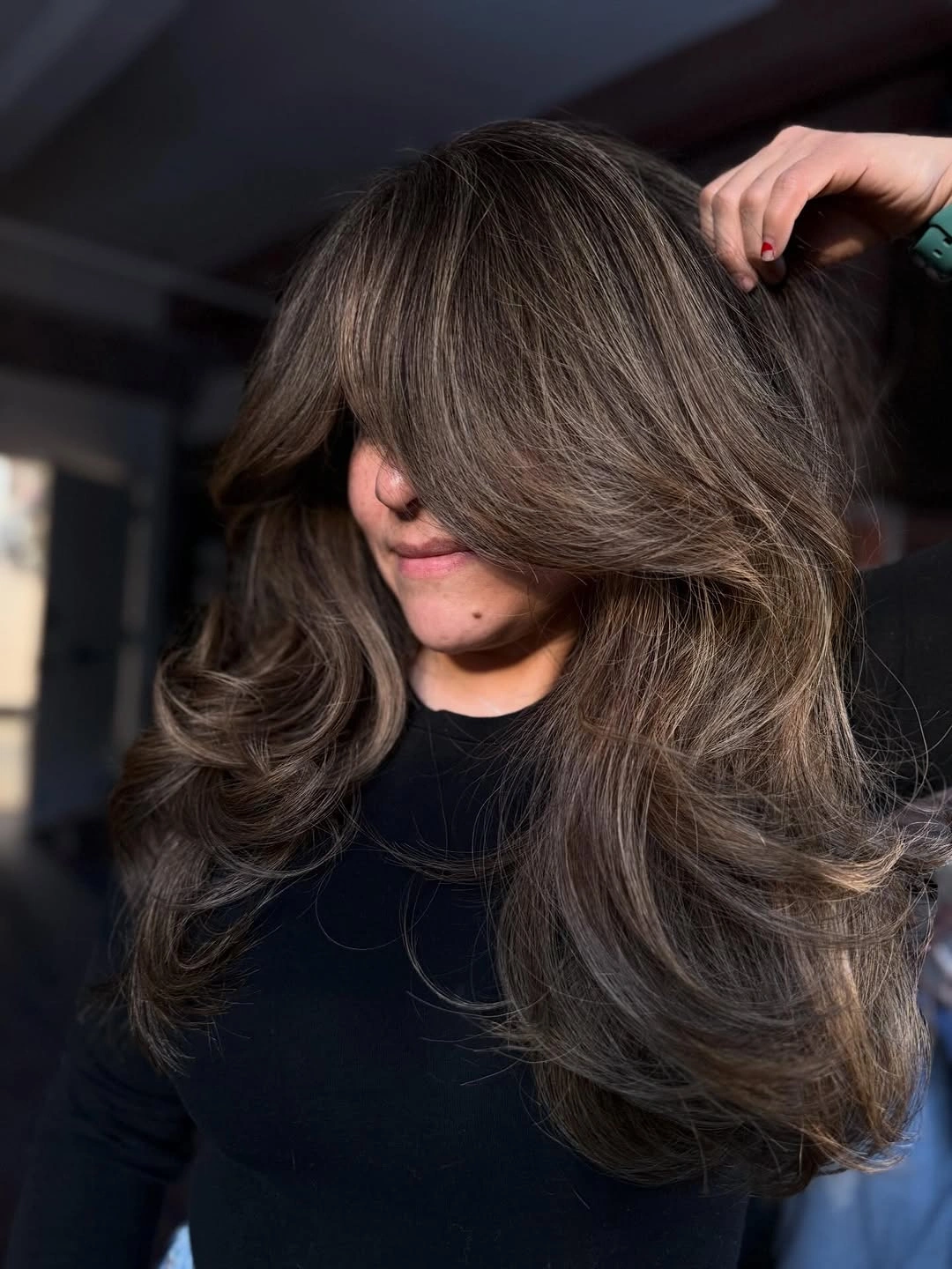Dark cocoa waves with subtle beige strands and side fringe