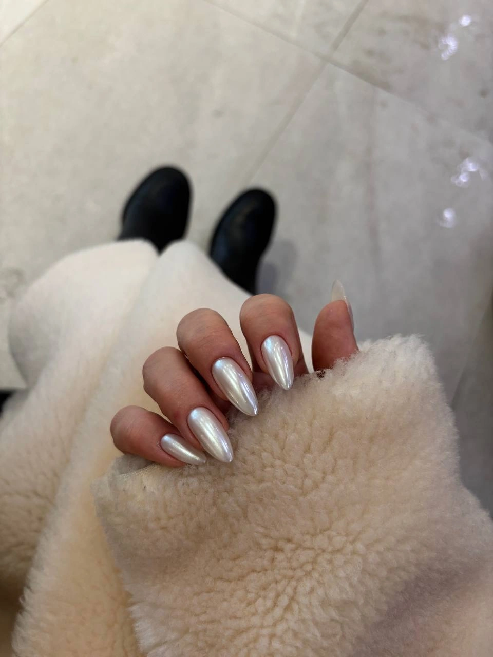 Long almond nails with pearly silver white reflective finish