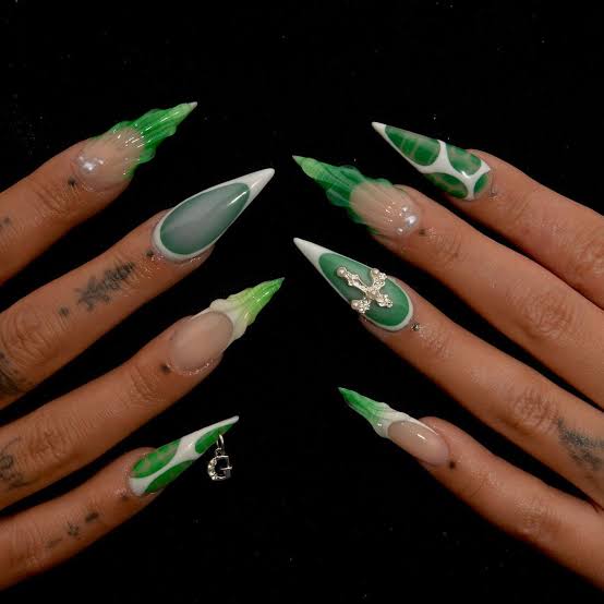 Long Stiletto 3D Abstract Green and Silver Nails Long Stiletto 3D Abstract Green and Silver Nails — 3D Nails Art Ideas