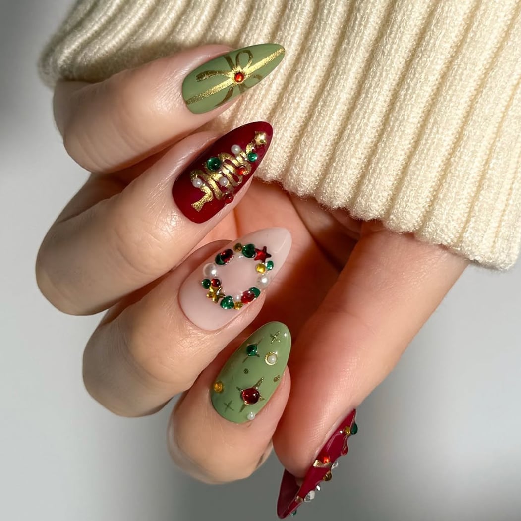 Medium Almond Festive Christmas 3D Designs Medium Almond Festive Christmas 3D Designs — 3D Nails Art Ideas