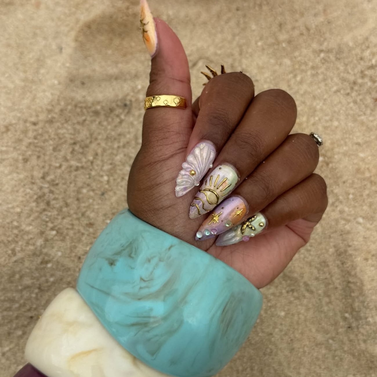 Long Almond 3D Seashell and Star Motifs Long Almond 3D Seashell and Star Motifs — 3D Nails Art Ideas