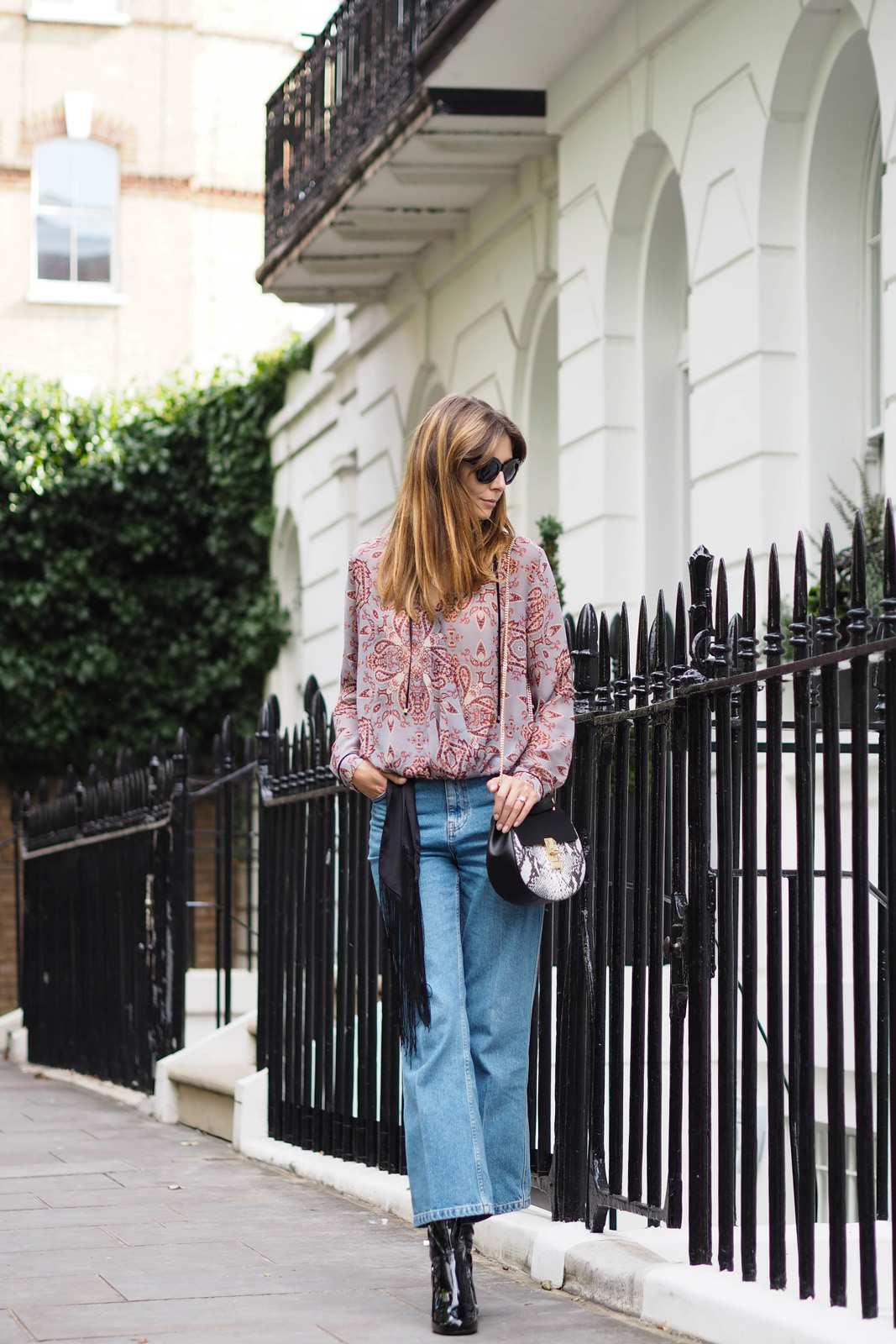 Paisley Chiffon Blouse With Wide Leg Jeans Paisley Chiffon Blouse With Wide Leg Jeans — 70s Style Inspiration
