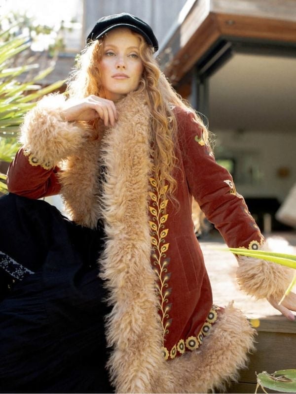 Velvet Coat With Fur Trim And Black Cap Velvet Coat With Fur Trim And Black Cap — 70s Style Inspiration