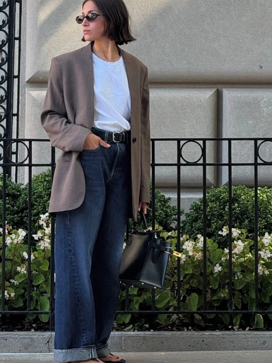 Taupe oversized blazer, white T-shirt, dark wide jeans, black bag