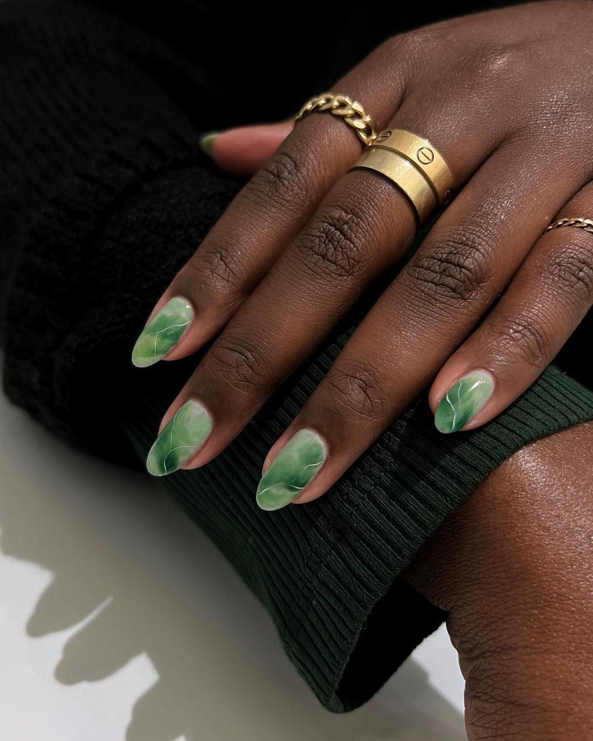 Medium Almond Green Marble White Line Art Medium Almond Green Marble White Line Art — Acrylic Nails Almond Ideas