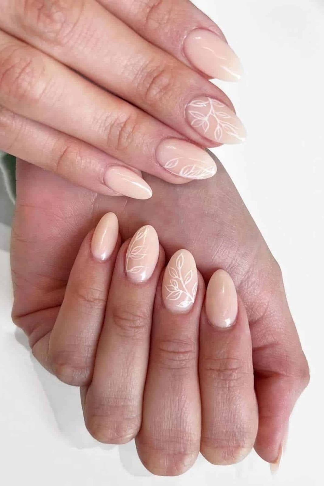 Medium Almond Peachy Nude Leaf Line Art Medium Almond Peachy Nude Leaf Line Art — Acrylic Nails Almond Ideas
