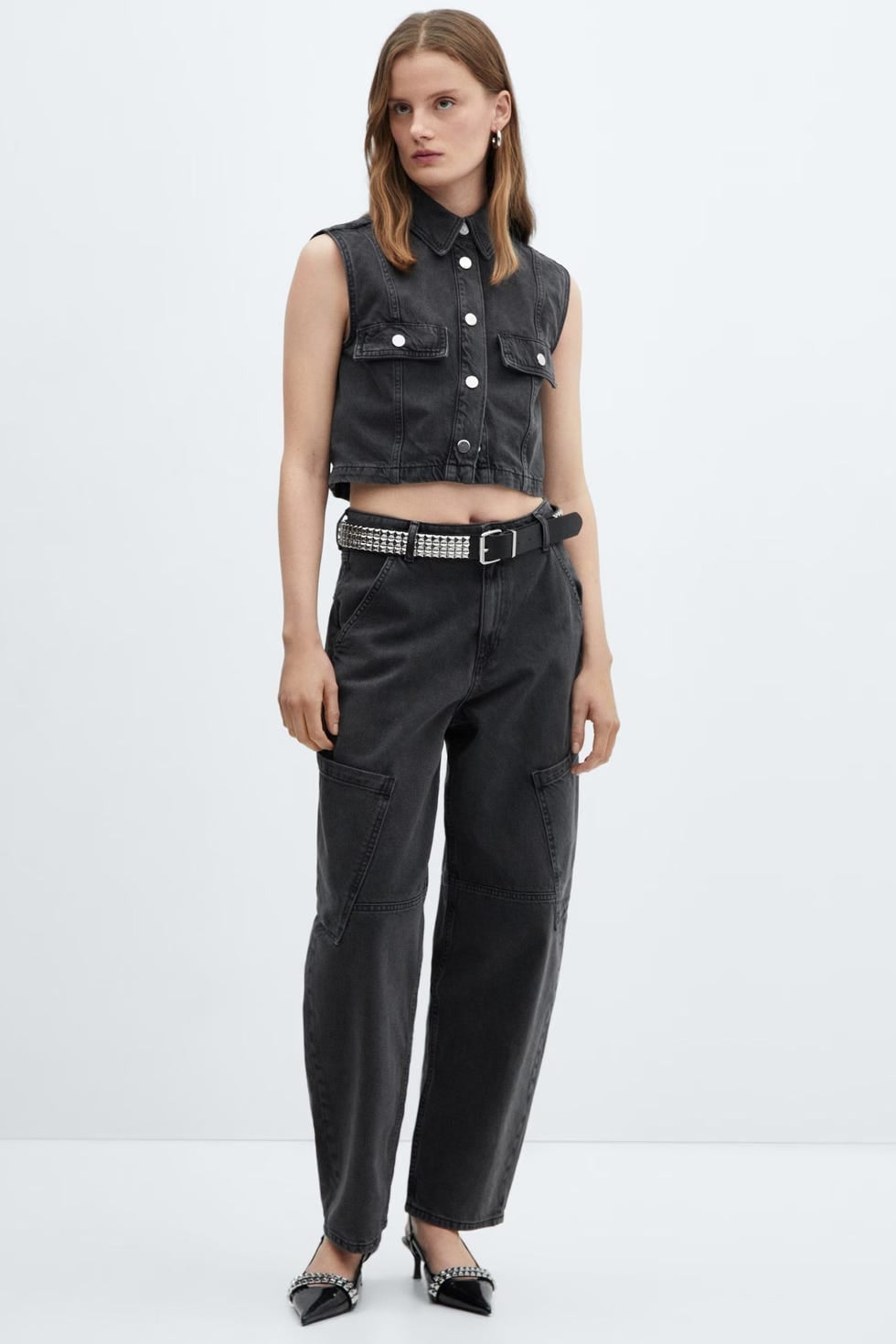 Black Barrel Jeans With Denim Crop Top Black Barrel Jeans With Denim Crop Top — Aesthetic Black Barrel Jeans Outfit