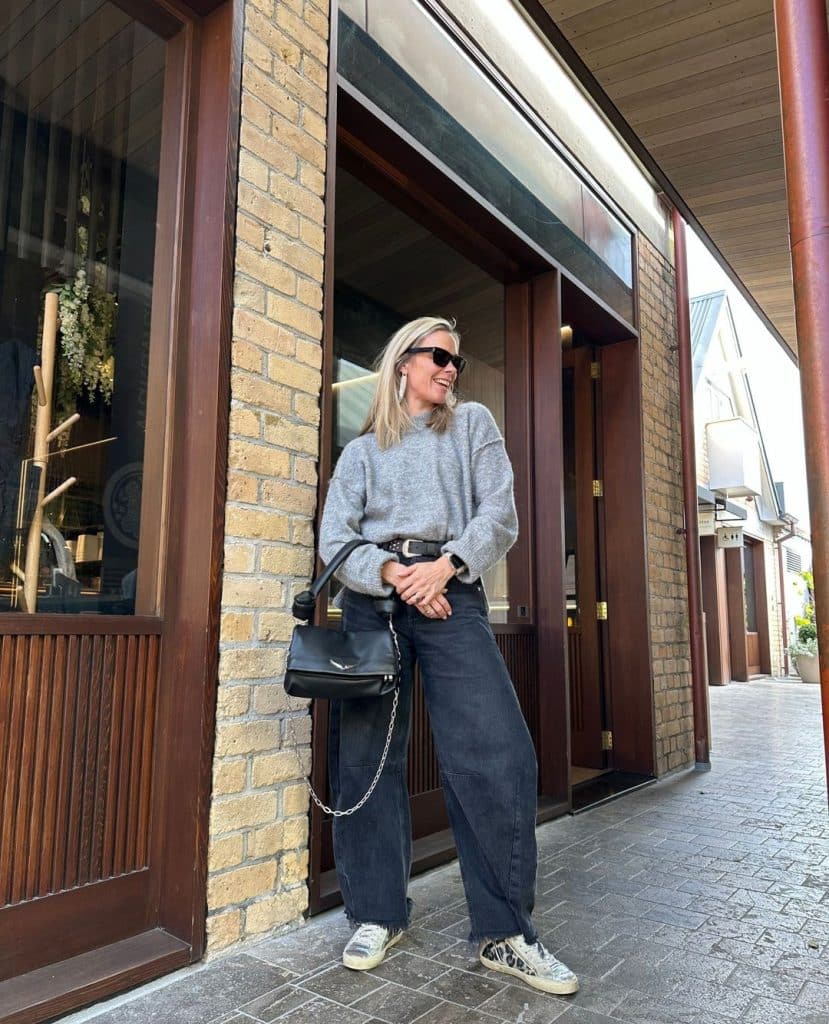 Dark Wash Barrel Jeans With Grey Sweater Dark Wash Barrel Jeans With Grey Sweater — Aesthetic Black Barrel Jeans Outfit