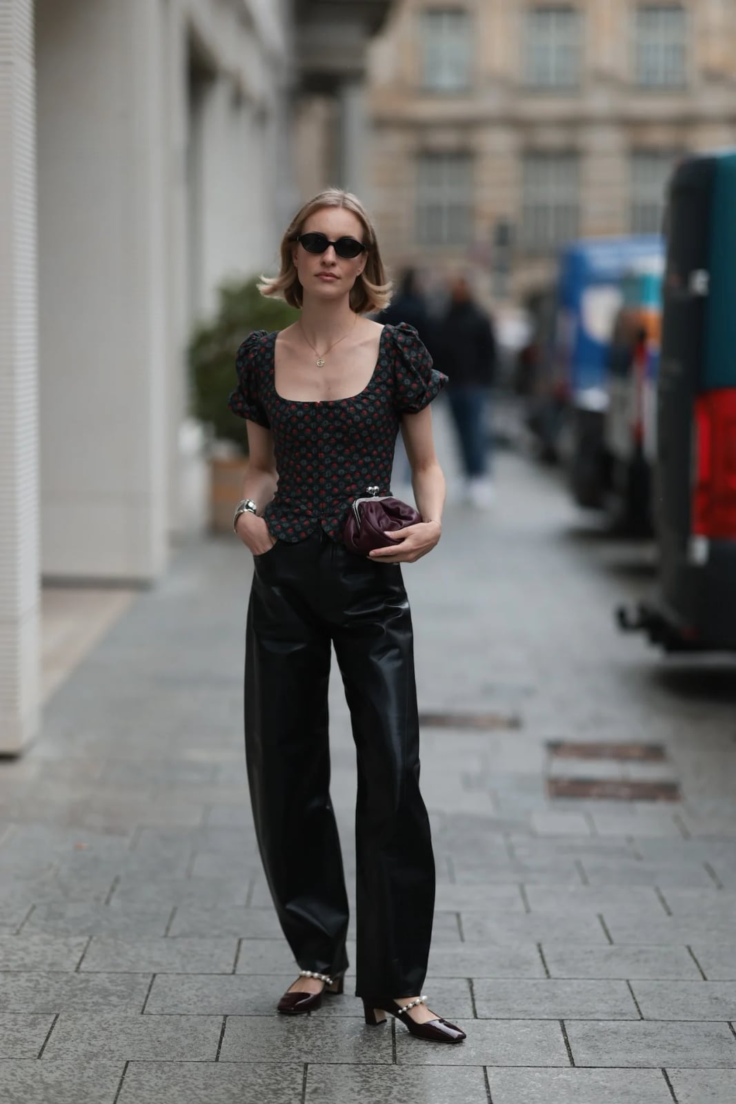 Barrel Leg Trousers Trend Focus Barrel Leg Trousers Trend Focus — Aesthetic Black Barrel Jeans Outfit