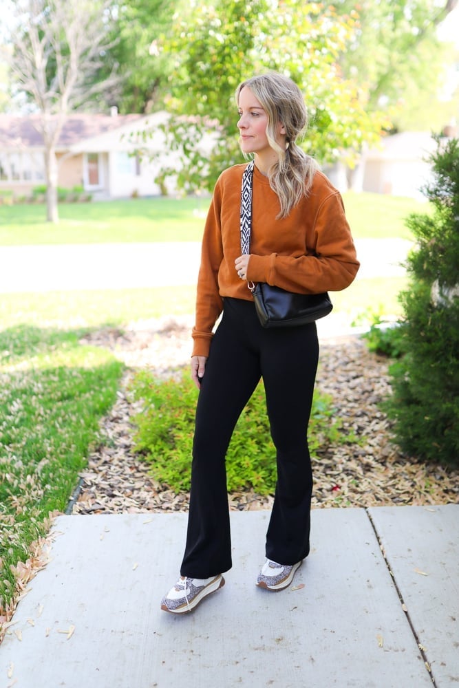 Everyday Black Flare Leggings with Rust Sweatshirt Everyday Black Flare Leggings with Rust Sweatshirt — Aesthetic Black Flare Leggings Outfit