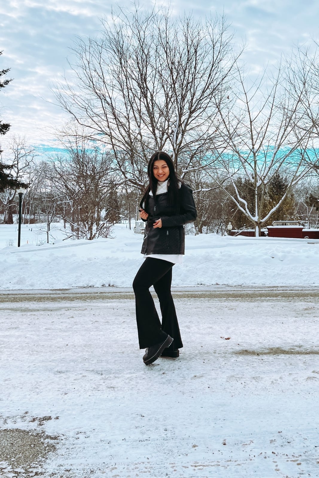 Snowy Day Black Flare Leggings with Puffer Jacket Snowy Day Black Flare Leggings with Puffer Jacket — Aesthetic Black Flare Leggings Outfit