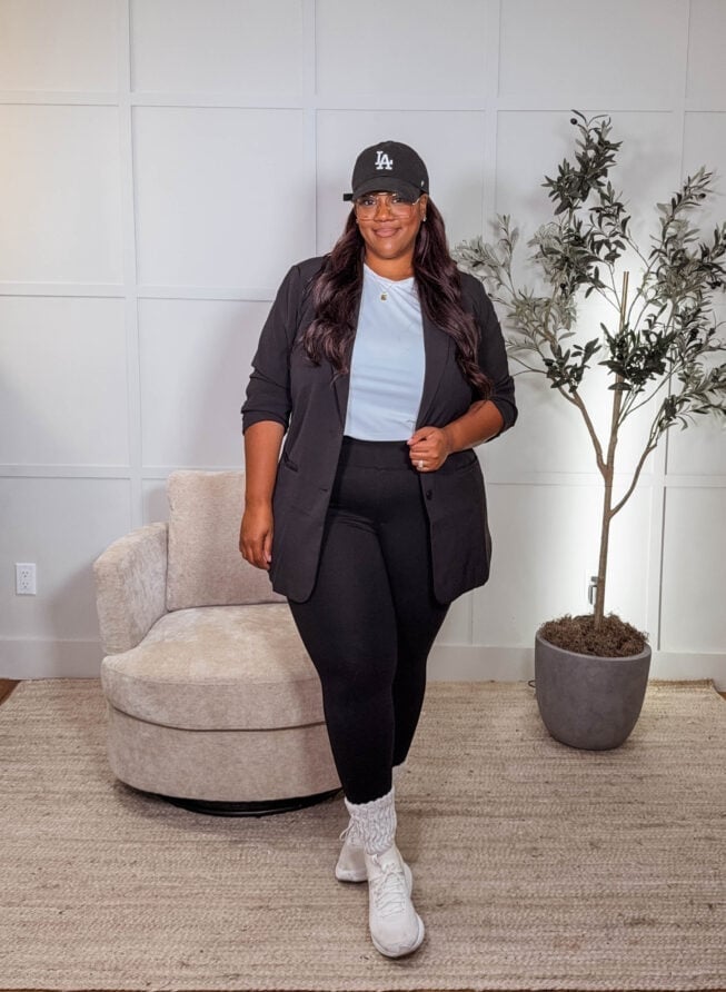 Casual Black Leggings With Oversized Blazer and Fitted T-Shirt Casual Black Leggings With Oversized Blazer and Fitted T-Shirt — Aesthetic Black Leggings Outfit