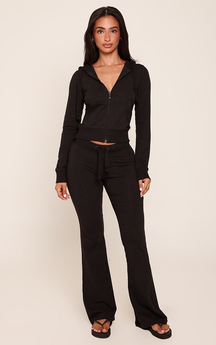 Flared Sweatpants With Zip-Up Hoodie and Fitted Top — Aesthetic Black Sweatpants Outfit
