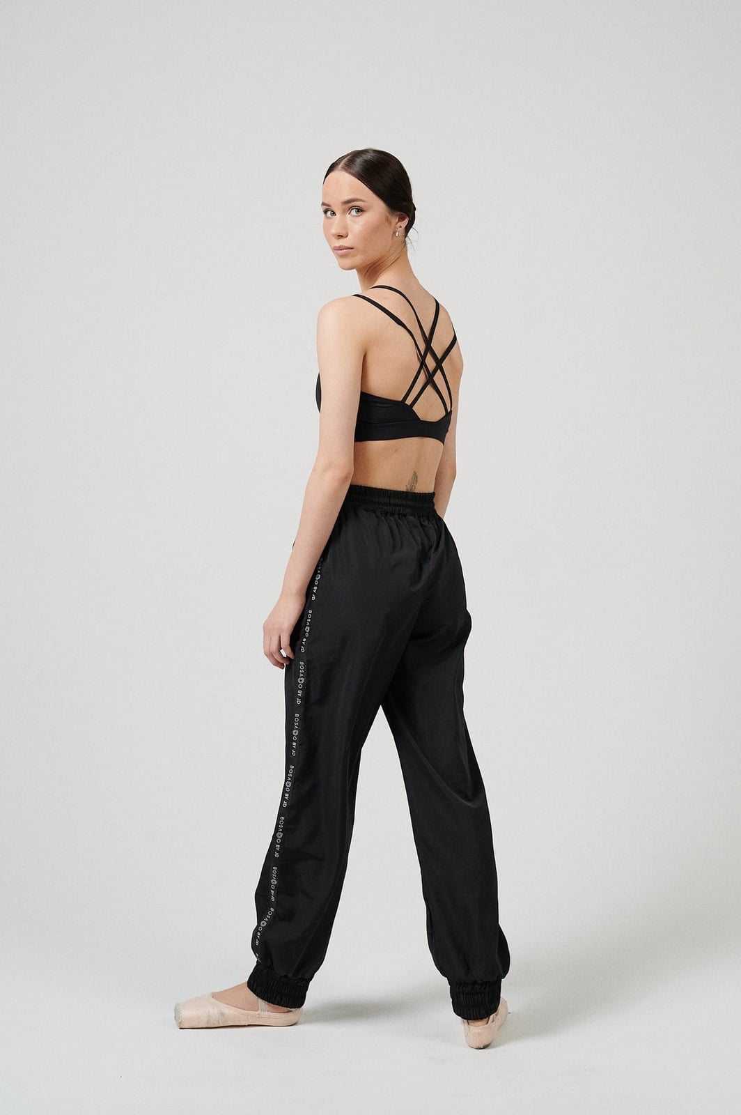 Athletic Sweatpants With Strappy Sports Bra — Aesthetic Black Sweatpants Outfit