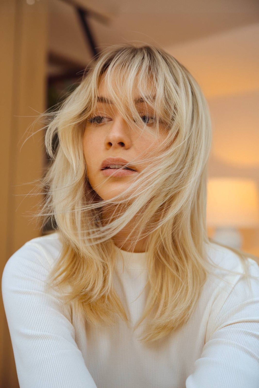 Collarbone Ash Blonde With Wind-Swept Bangs Collarbone Ash Blonde With Wind-Swept Bangs — Aesthetic Blonde Hair