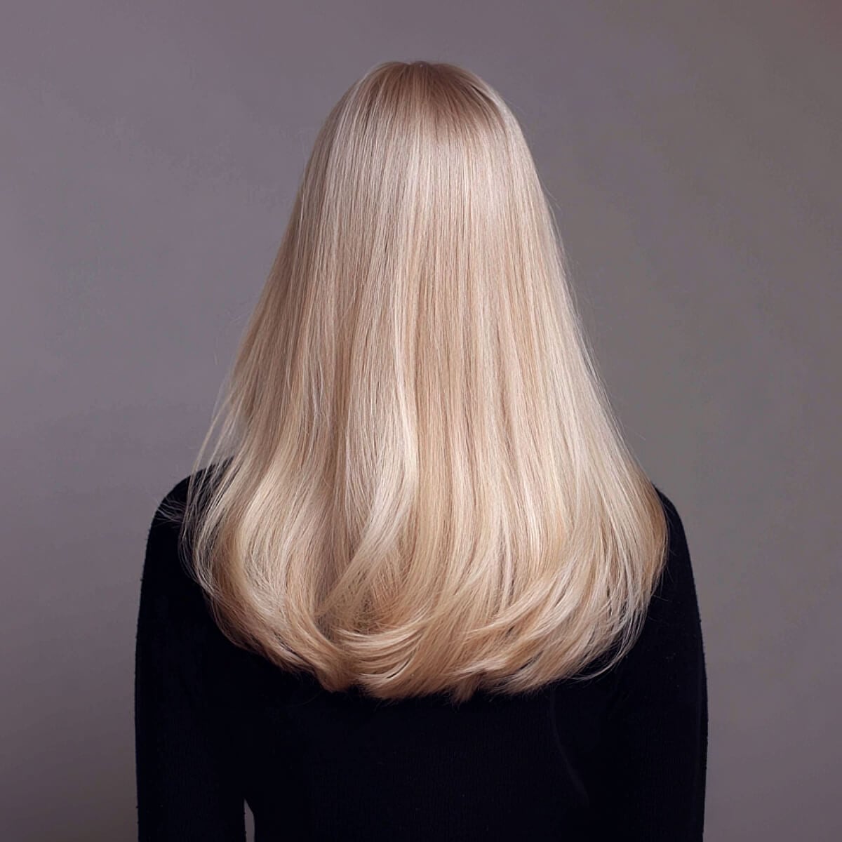 Uniform Creamy Vanilla Blonde With Soft Waves Uniform Creamy Vanilla Blonde With Soft Waves — Aesthetic Blonde Hair