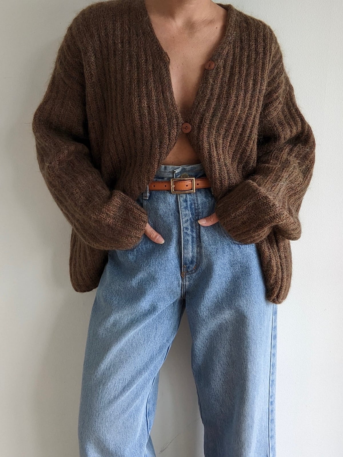 Oversized Brown Mohair Cardigan with Wide Leg Jeans Oversized Brown Mohair Cardigan with Wide Leg Jeans — Aesthetic Brown Cardigan Outfit