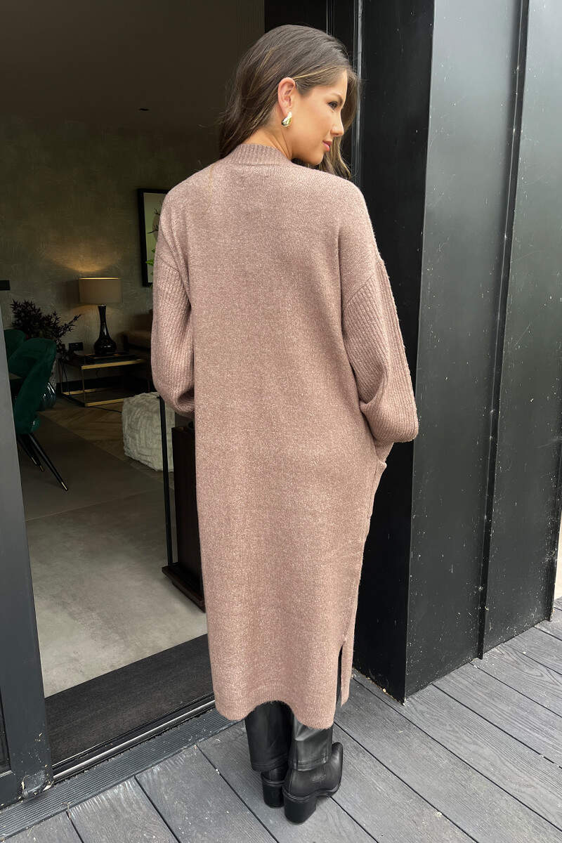 Longline Brown Knit Cardigan with Black Boots Longline Brown Knit Cardigan with Black Boots — Aesthetic Brown Cardigan Outfit