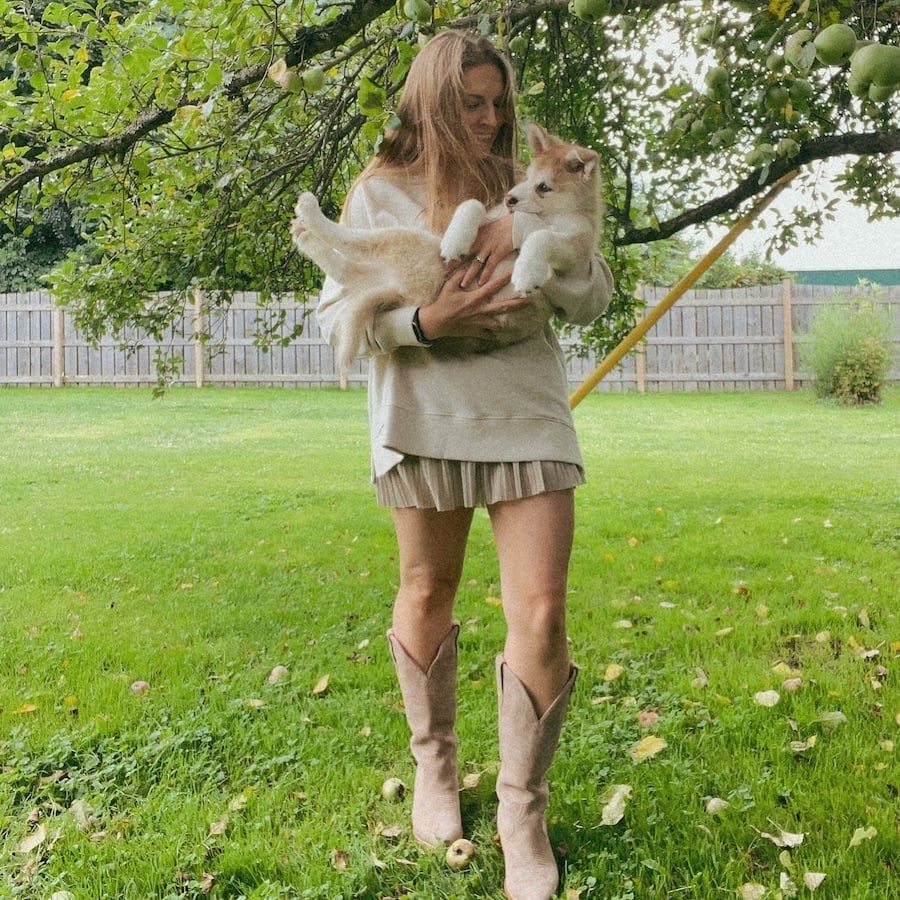 Cream Sweatshirt Pleated Mini Skirt With Tan Suede Cowboy Boots — Aesthetic Cowgirl Boots Outfit