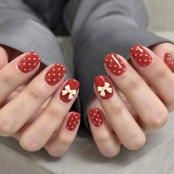 Short Oval Red With White Polka Dots and Bows — Aesthetic Disney Nails