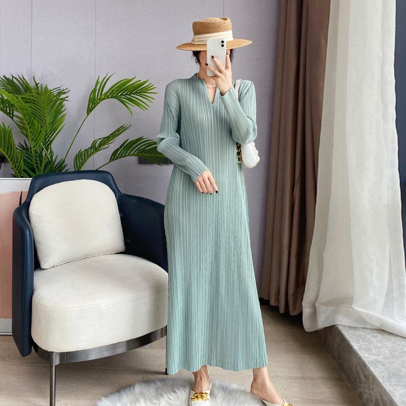 Mint Green Pleated Knit Maxi Dress With Straw Hat — Aesthetic Dress with Sleeves