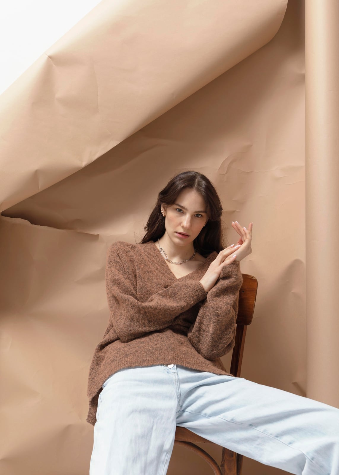Brown Textured Knit Sweater with Light Blue Wide-Leg Jeans Brown Textured Knit Sweater with Light Blue Wide-Leg Jeans — Aesthetic Feminine Outfits