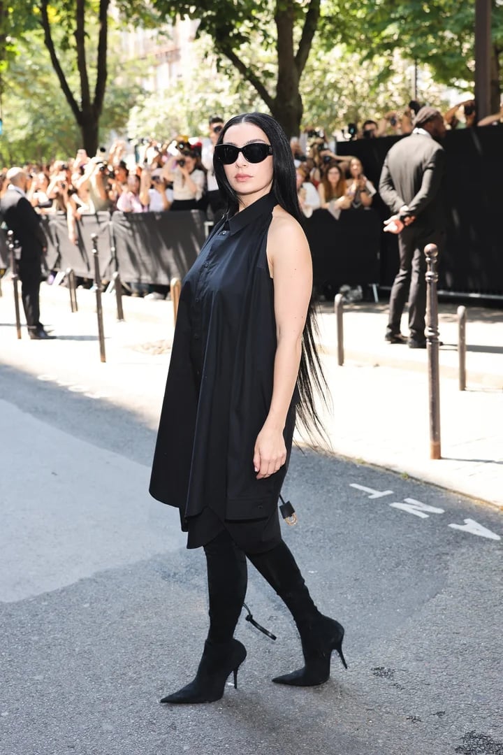 Black Sleeveless Oversized Dress Over Leggings Black Sleeveless Oversized Dress Over Leggings — Aesthetic Going Out Outfits Night