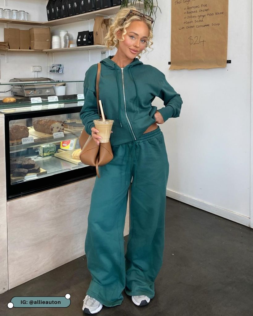Deep Green Oversized Sweatpants and Hoodie Set — Aesthetic Green Sweatpants Outfit