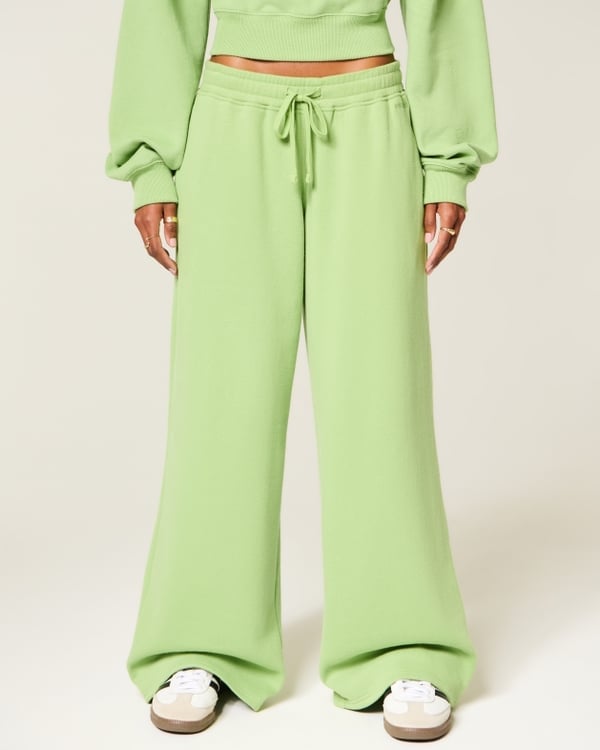 Light Green Fleece Wide-Leg Sweatpants Detail — Aesthetic Green Sweatpants Outfit