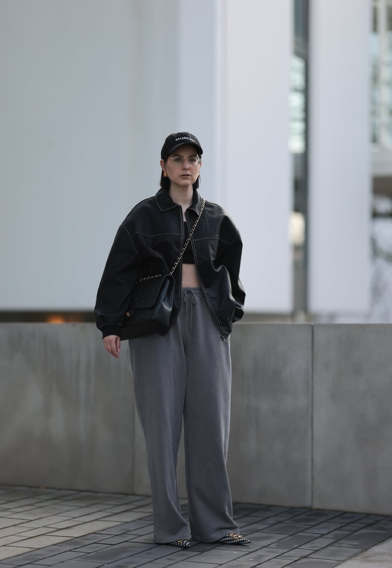 Grey Sweatpants With Black Leather Jacket and Black Crop Top Grey Sweatpants With Black Leather Jacket and Black Crop Top — Aesthetic Grey Sweater Outfit