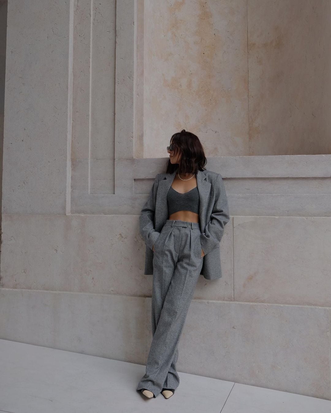 Monochromatic Grey Suit With Oversized Blazer and Wide-Leg Trousers Monochromatic Grey Suit With Oversized Blazer and Wide-Leg Trousers — Aesthetic Grey Sweater Outfit