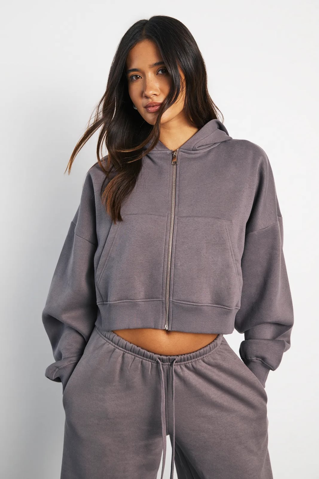 Grey Cropped Zip-Up Hoodie with Matching Sweatpants Grey Cropped Zip-Up Hoodie with Matching Sweatpants — Aesthetic Hoodie Outfits Women