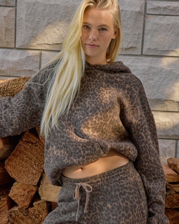 Cropped Brown Leopard Print Hoodie and Sweatpants Cropped Brown Leopard Print Hoodie and Sweatpants — Aesthetic Hoodie Outfits Women