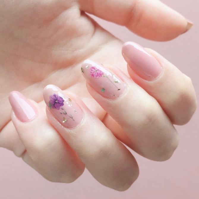 Medium Oval Light Pink Pressed Flower Gold Leaf Nails — Aesthetic Korean Nail Art
