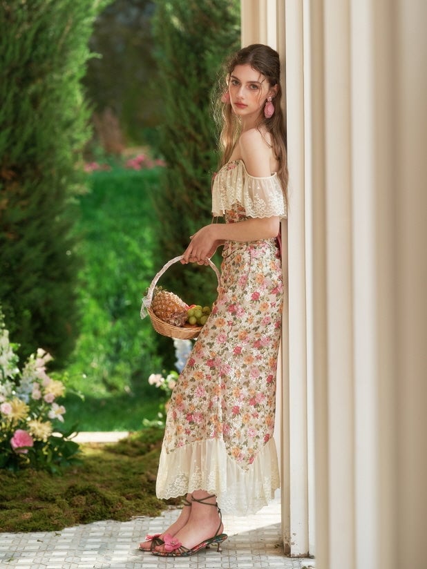 Cream Floral Dress With Lace Trim and Strappy Sandals Cream Floral Dress With Lace Trim and Strappy Sandals — Aesthetic Lace Top Outfit