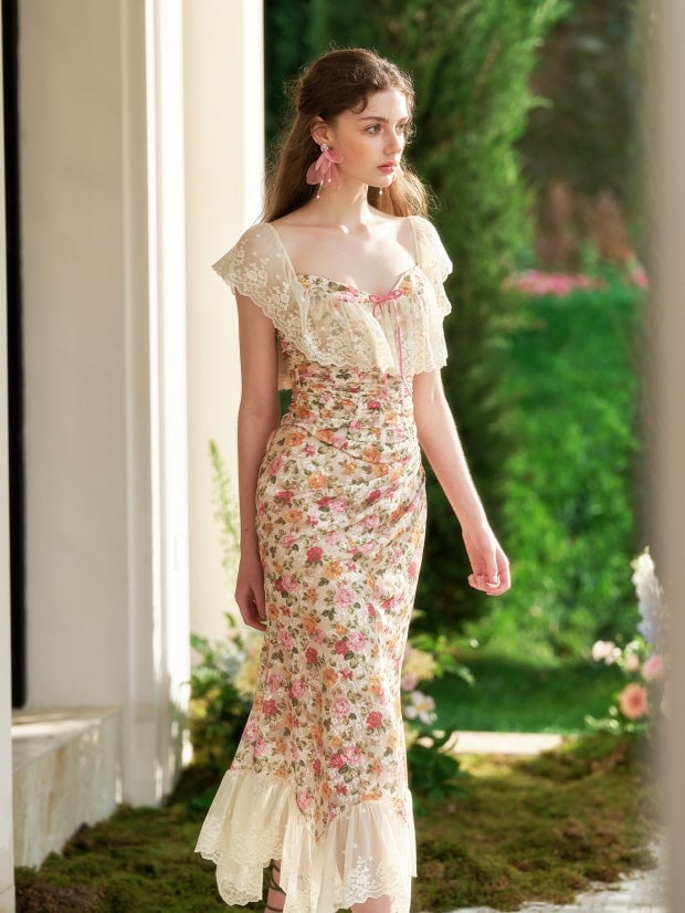 Floral Dress With Lace Trim Floral Dress With Lace Trim — Aesthetic Lace Top Outfit