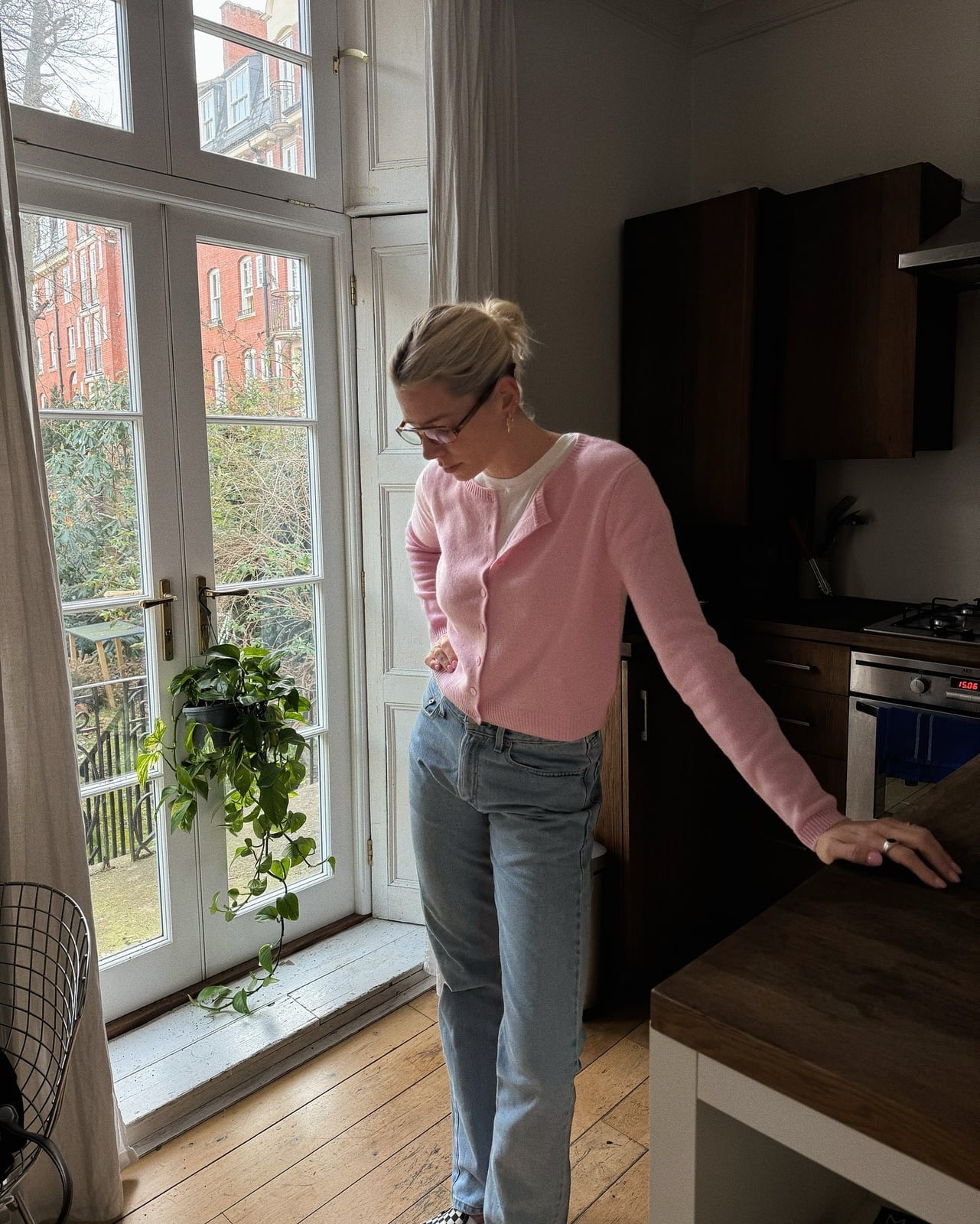 Fitted Pink Cardigan With Straight Leg Jeans — Aesthetic Pink Cardigan Outfit