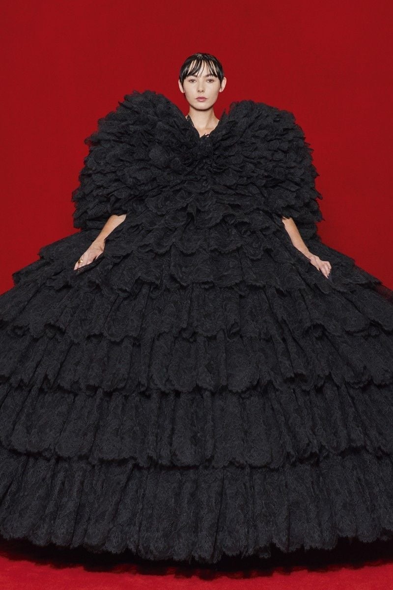 Black Lace Dress With Voluminous Ruffles — Aesthetic Red Carpet Dresses