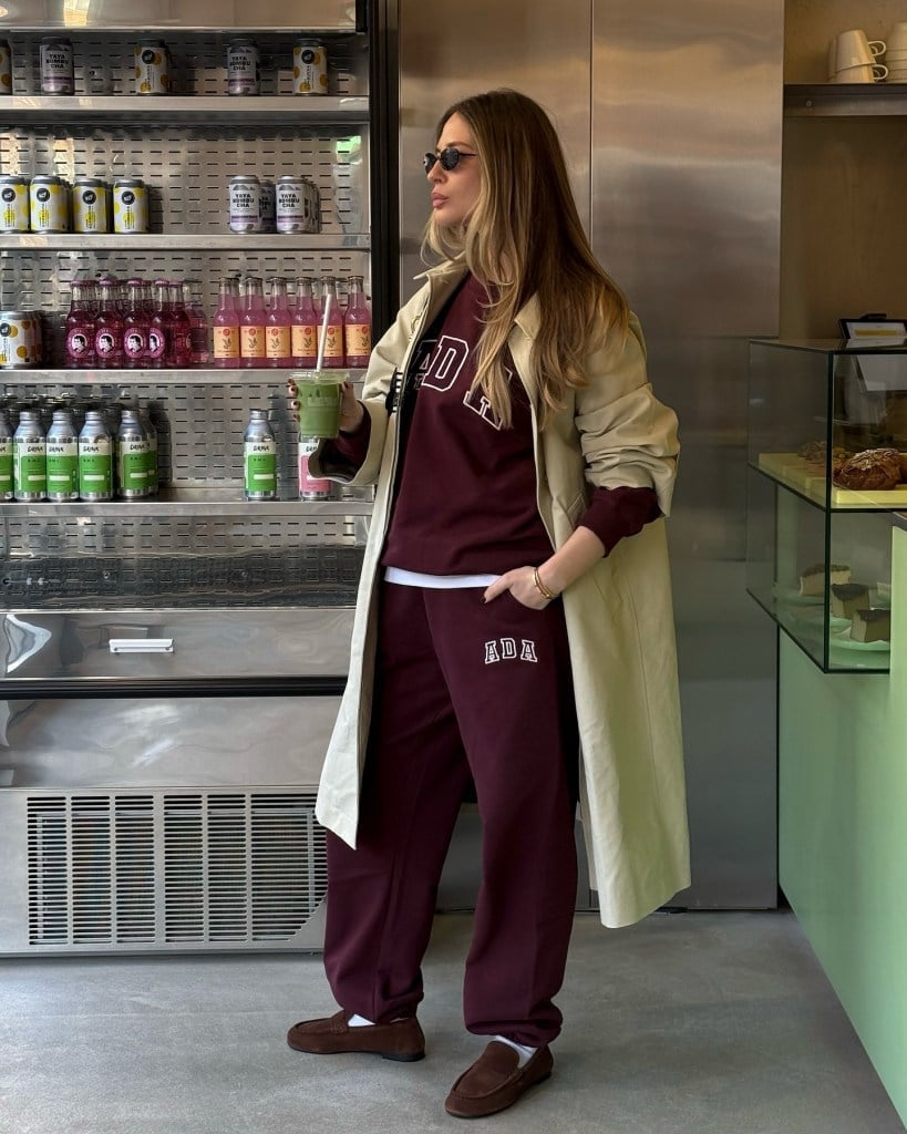 Burgundy Sweatpants and Sweatshirt with Trench Coat — Aesthetic Red Sweatpants Outfit