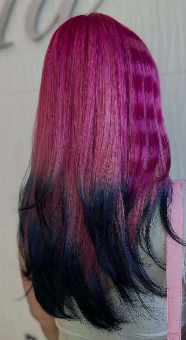 Mid-Back Layered Electric Magenta And Black Split Mid-Back Layered Electric Magenta And Black Split — Aesthetic Split Dye Hair