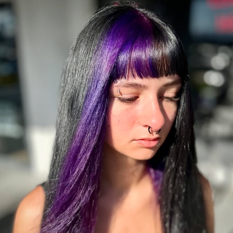 Mid-Back Sleek Black And Vibrant Purple Split Mid-Back Sleek Black And Vibrant Purple Split — Aesthetic Split Dye Hair
