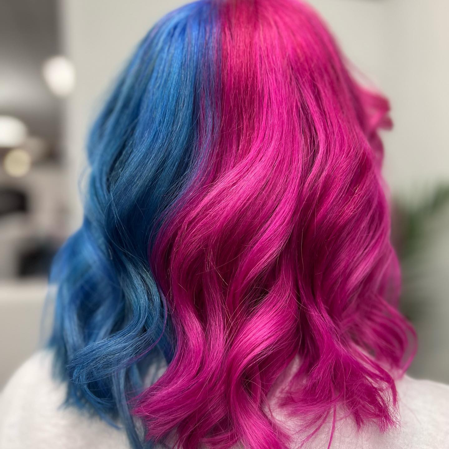 Collarbone Lob Blue And Pink Split Dye Collarbone Lob Blue And Pink Split Dye — Aesthetic Split Dye Hair