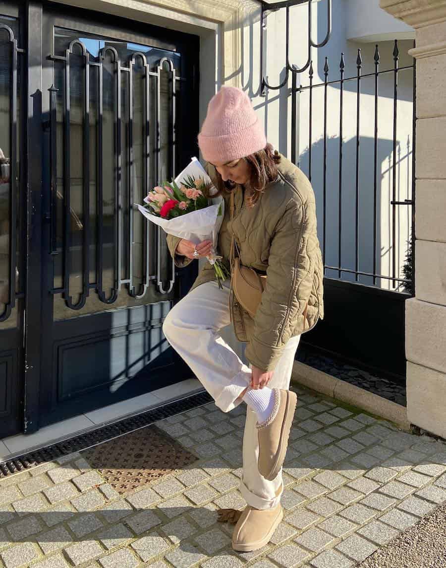 Quilted Jacket With Ugg Tasman Slippers And Wide Pants Quilted Jacket With Ugg Tasman Slippers And Wide Pants — Aesthetic Ugg Tasman Outfit