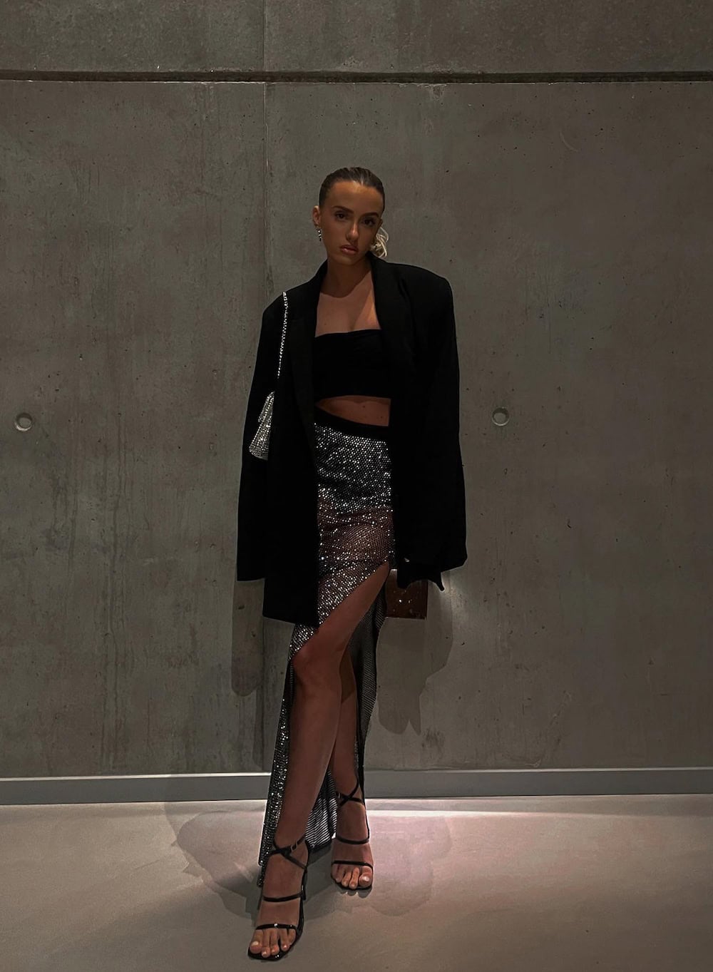Sparkling Sequined Maxi Skirt With Oversized Blazer Sparkling Sequined Maxi Skirt With Oversized Blazer — Aesthetic Vegas Outfits