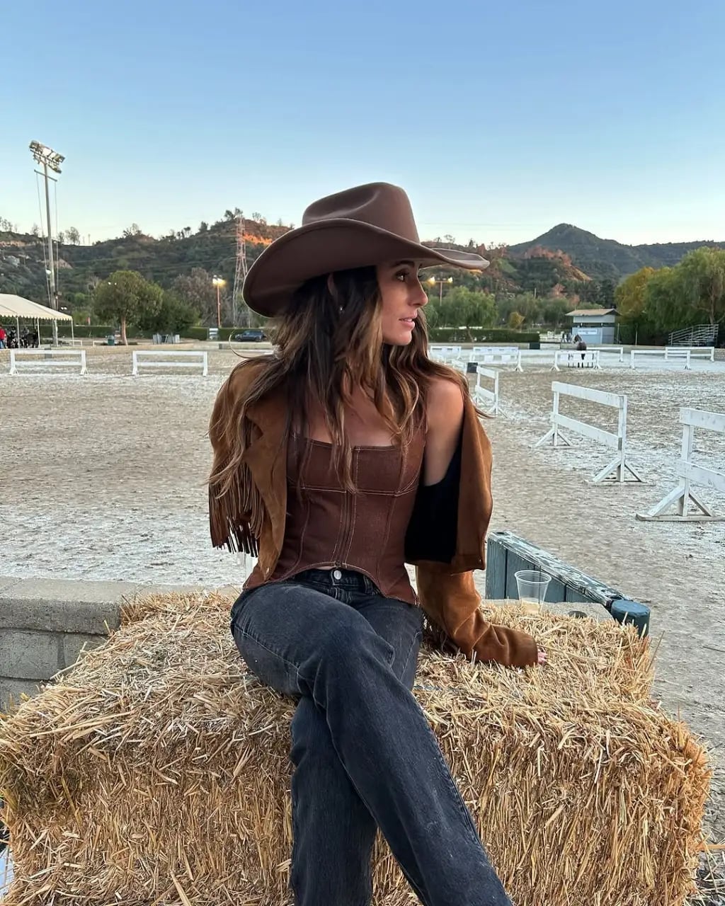 Fringe Jacket With Corset Top And Slim Jeans Fringe Jacket With Corset Top And Slim Jeans — Aesthetic Vegas Outfits