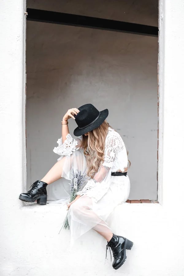 White Lace Dress with Black Fedora Hat White Lace Dress with Black Fedora Hat — Alt Style Inspiration