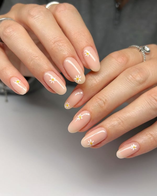 Sheer Nude Daisy Art Short Oval Nails Sheer Nude Daisy Art Short Oval Nails — Best Simple Short Nails