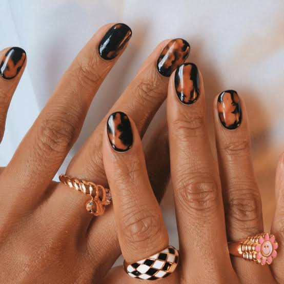 Glossy Tortoiseshell Pattern Short Oval Nails Glossy Tortoiseshell Pattern Short Oval Nails — Best Simple Short Nails