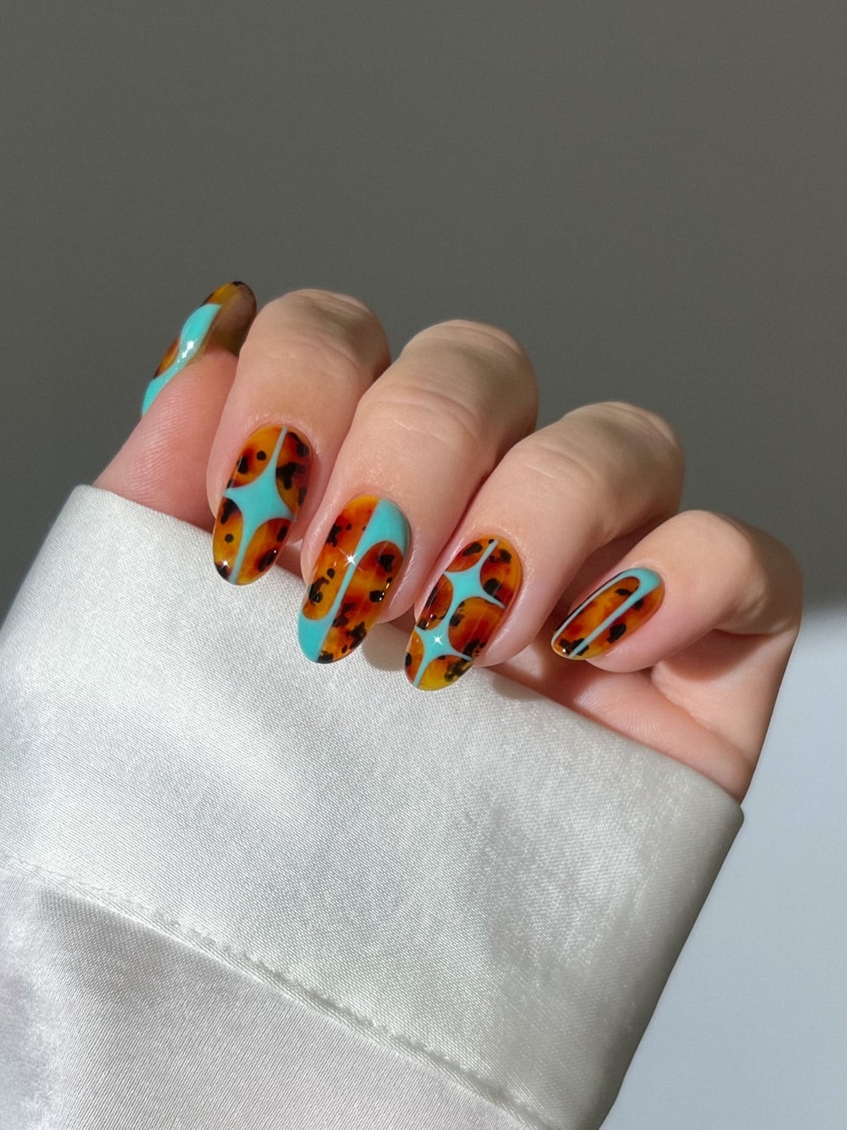 Tortoiseshell Turquoise Accent Short Oval Nails Tortoiseshell Turquoise Accent Short Oval Nails — Best Unique Nails