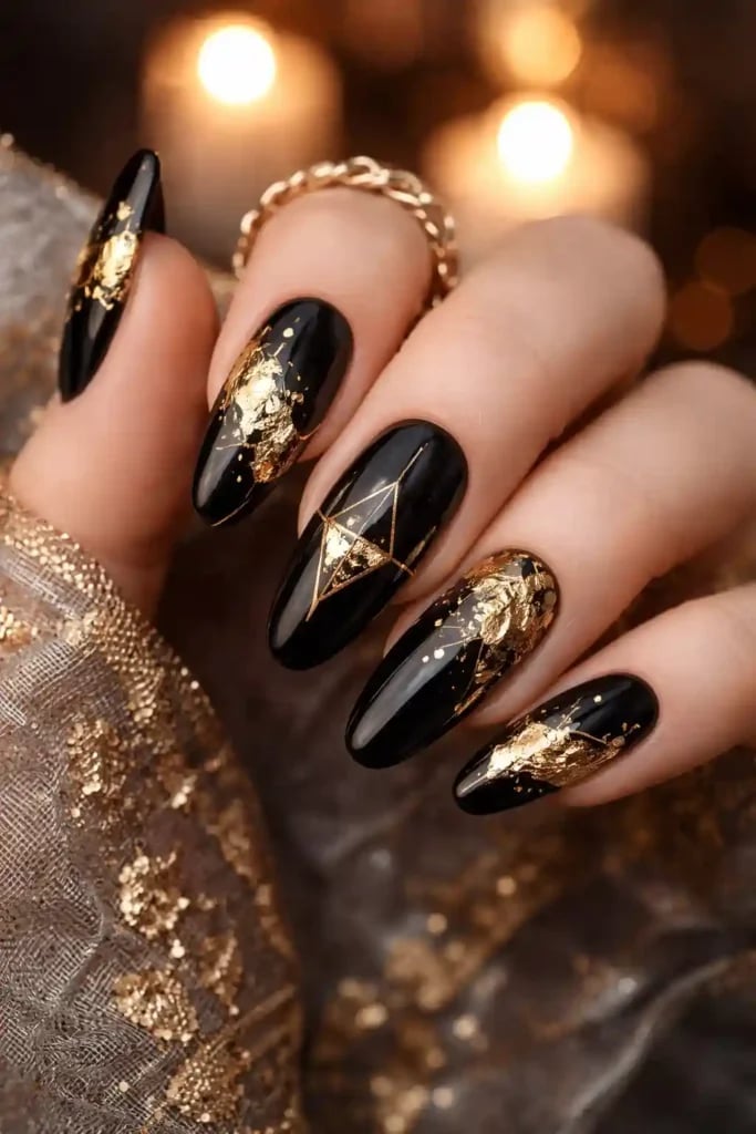 Medium Oval Black Nails With Gold Foil Medium Oval Black Nails With Gold Foil — Black Nails Art Ideas